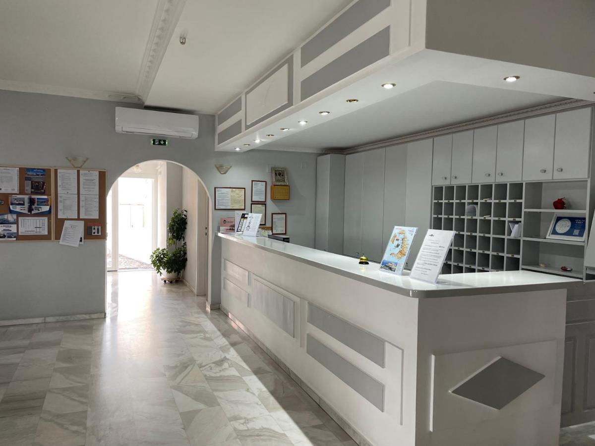 Albatros Hotel Fira  Dış mekan fotoğraf